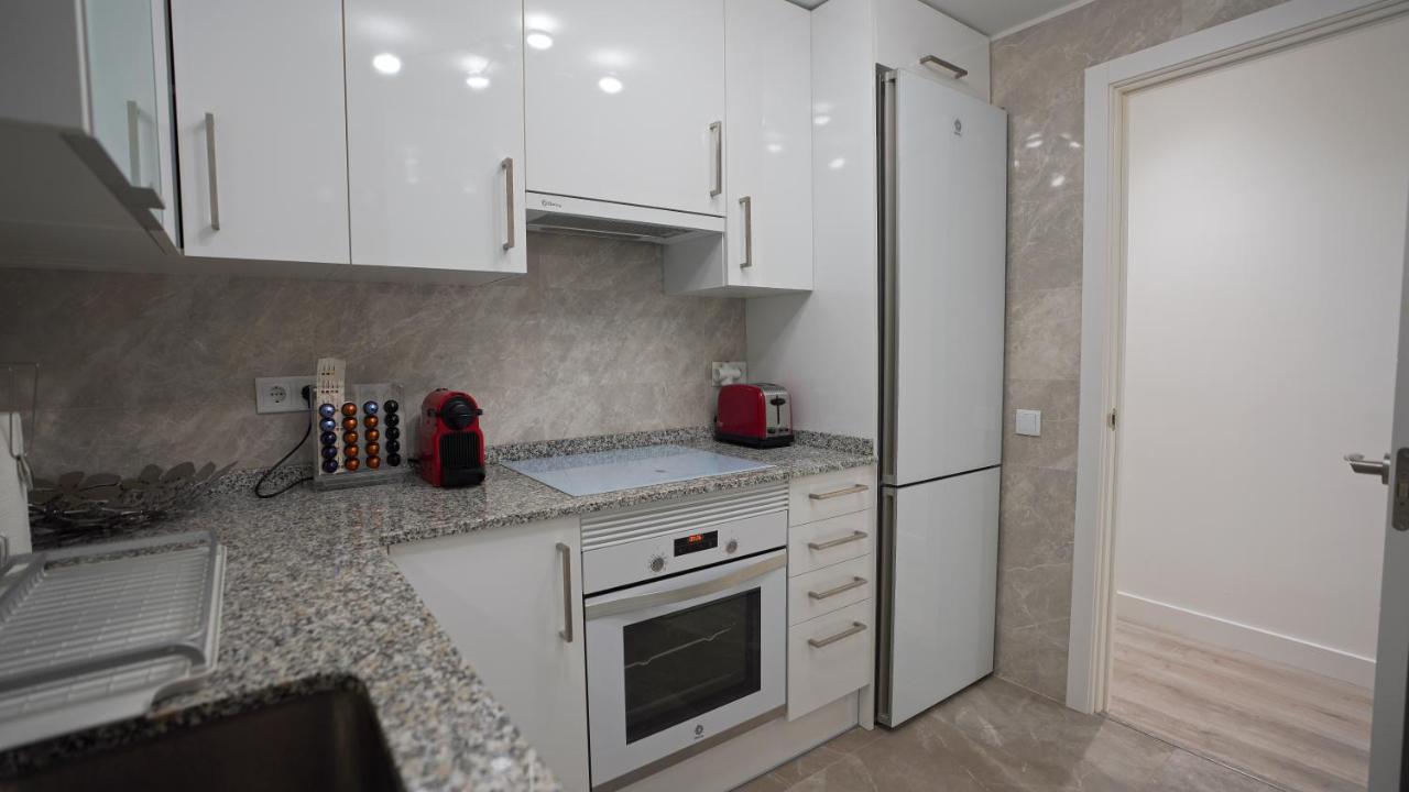 Stylish & Spacious Family Apartment Near Beach & Vibrant Historic Market Alicante Exterior foto