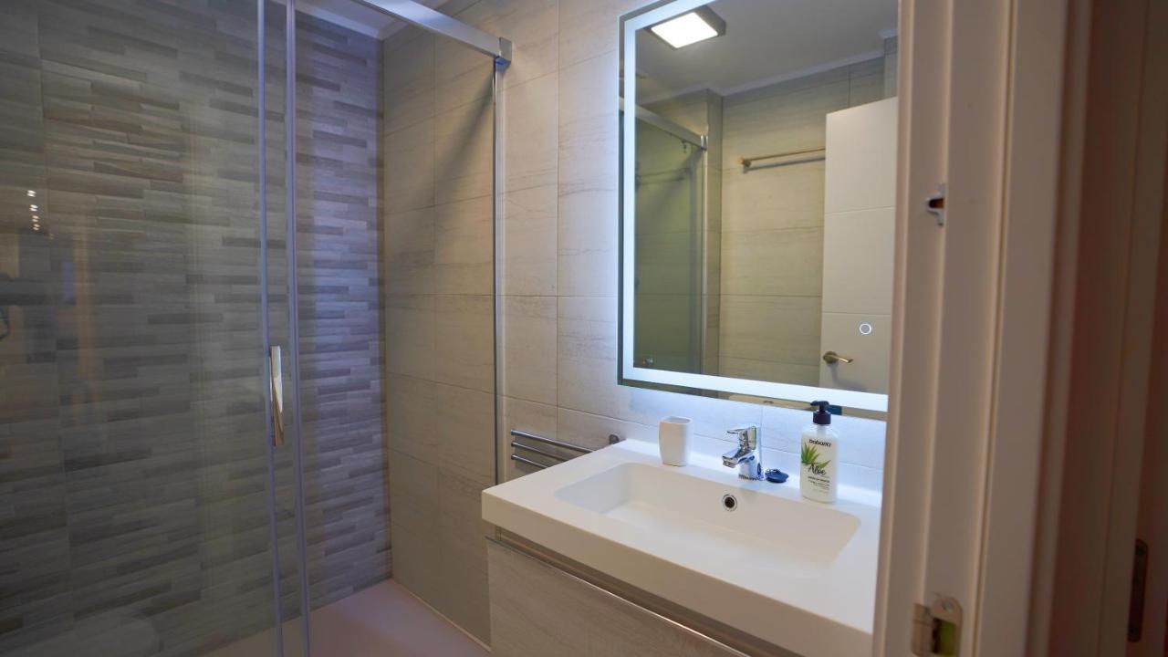 Stylish & Spacious Family Apartment Near Beach & Vibrant Historic Market Alicante Exterior foto
